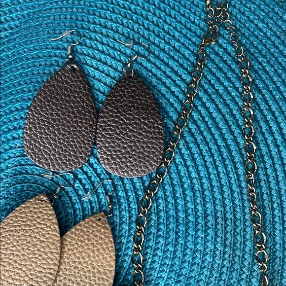 Geometric Necklace and Earrings Set, Beige and Metallic Grey Copper.Muted colors - Picture 10 of 10